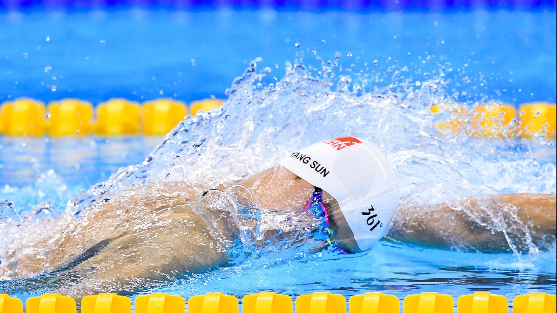 奥卡拉汉赛场表现赢得观众喝彩，奥卡汉贾